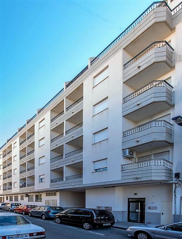 Schoene Wohnung Mit Pool , Wi-Fi Und Privat Garage Torrevieja Exterior foto