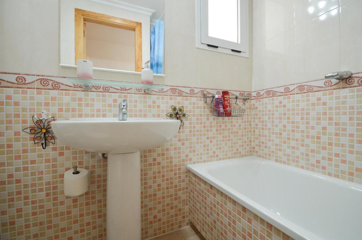 Schoene Wohnung Mit Pool , Wi-Fi Und Privat Garage Torrevieja Exterior foto