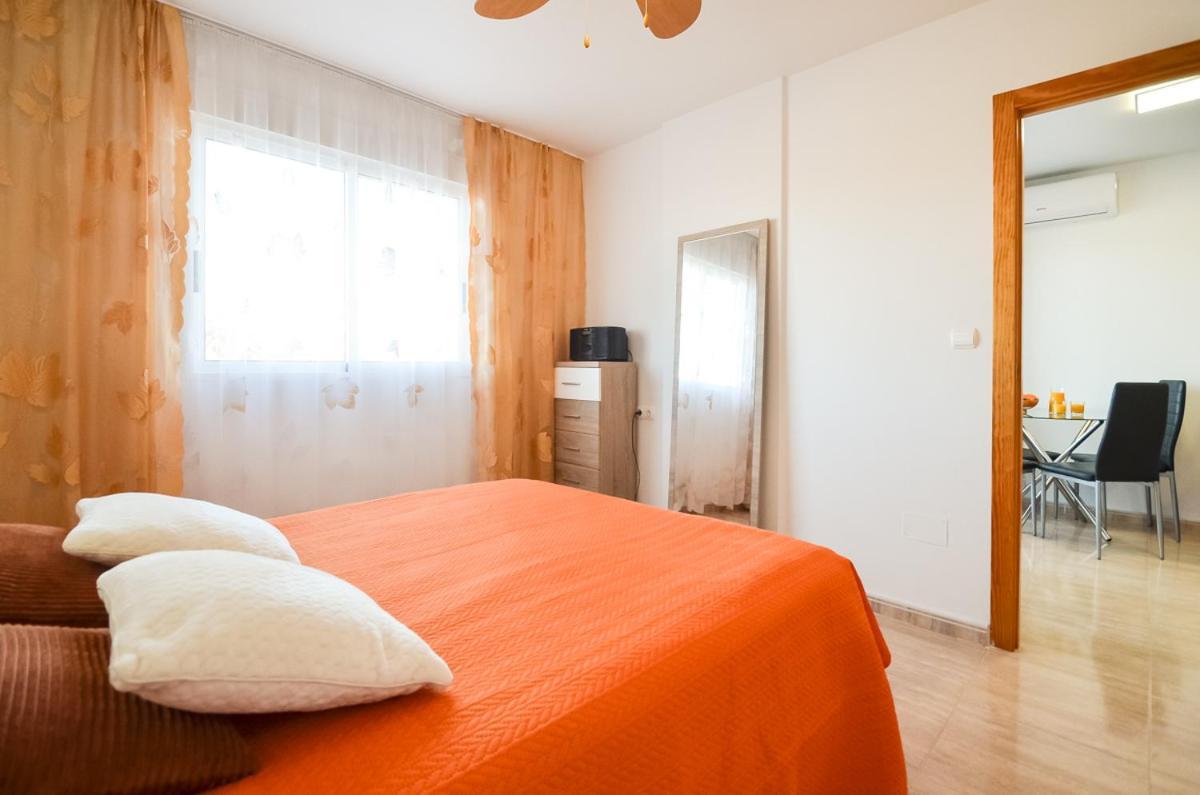 Schoene Wohnung Mit Pool , Wi-Fi Und Privat Garage Torrevieja Exterior foto