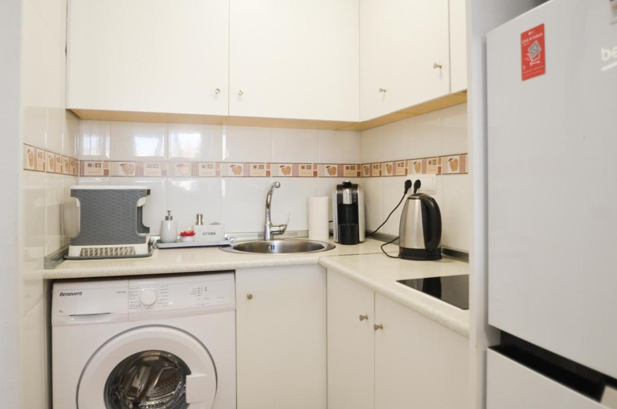 Schoene Wohnung Mit Pool , Wi-Fi Und Privat Garage Torrevieja Exterior foto