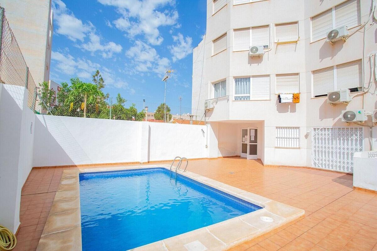 Schoene Wohnung Mit Pool , Wi-Fi Und Privat Garage Torrevieja Exterior foto